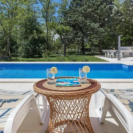 Ana Villa Labin